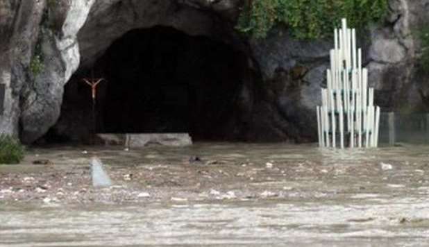 Piogge torrenziali, Lourdes allagata